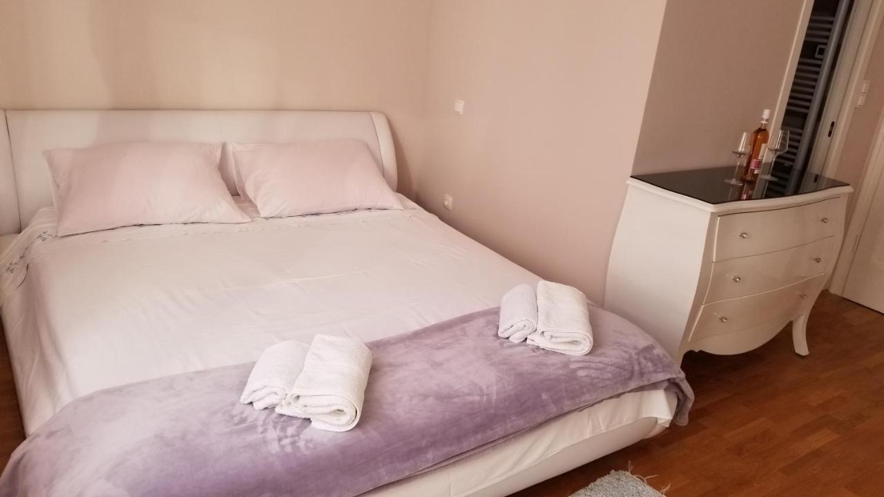 Bedroom With Bathroom Shower Split Zewnętrze zdjęcie