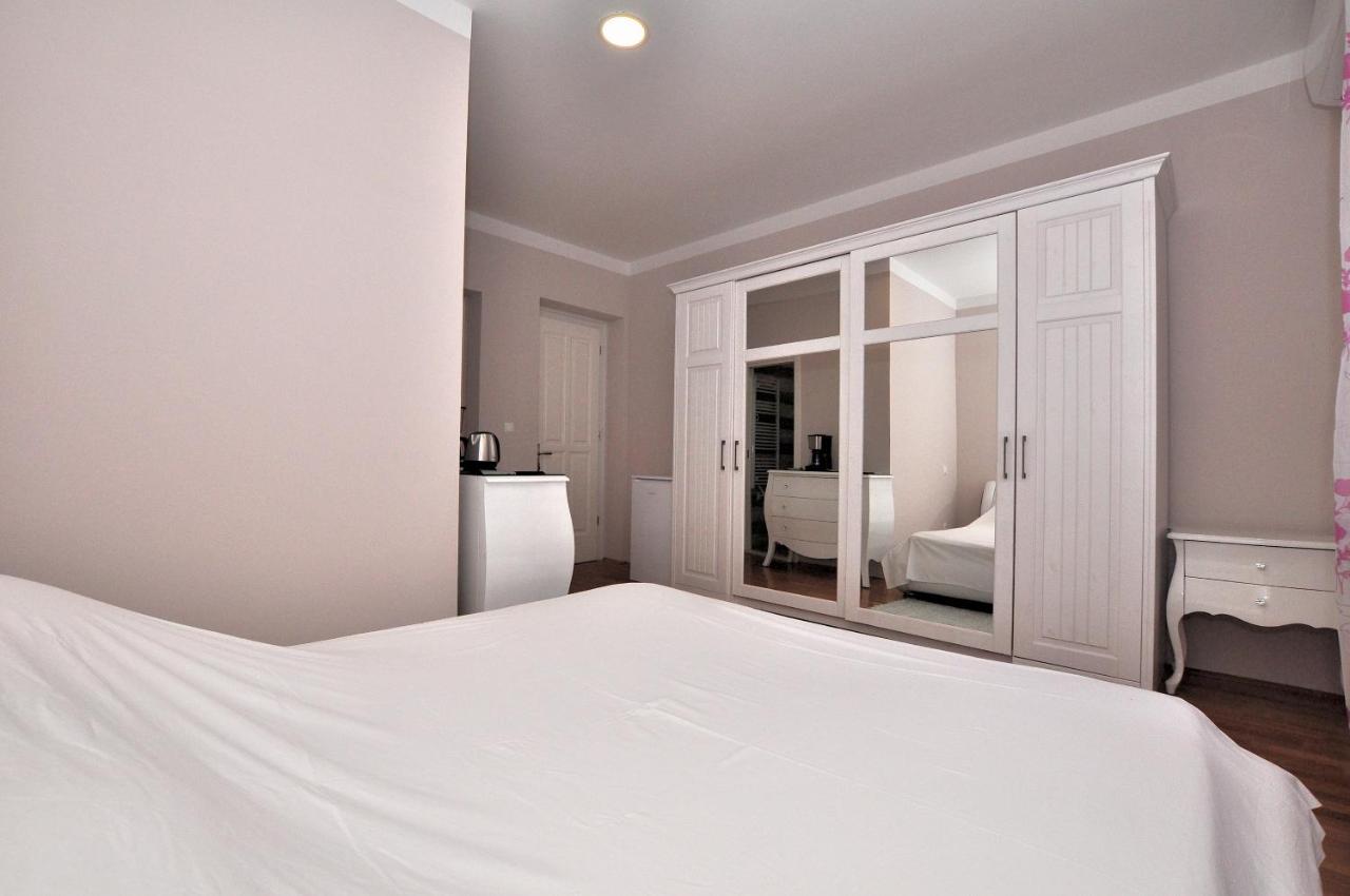 Bedroom With Bathroom Shower Split Zewnętrze zdjęcie